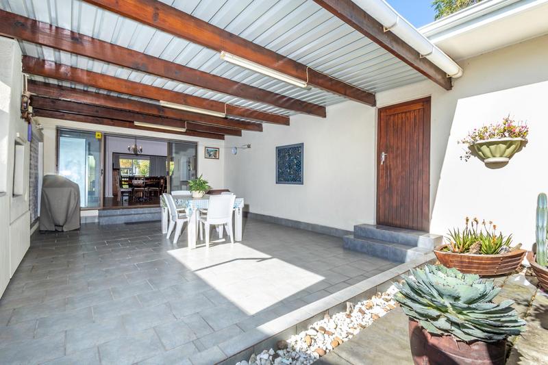 5 Bedroom Property for Sale in De La Haye Western Cape